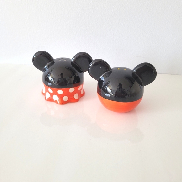 DISNEY Mickey & Minnie Mouse Ceramic Salt & Pepper Shaker - Picture 9 of 11